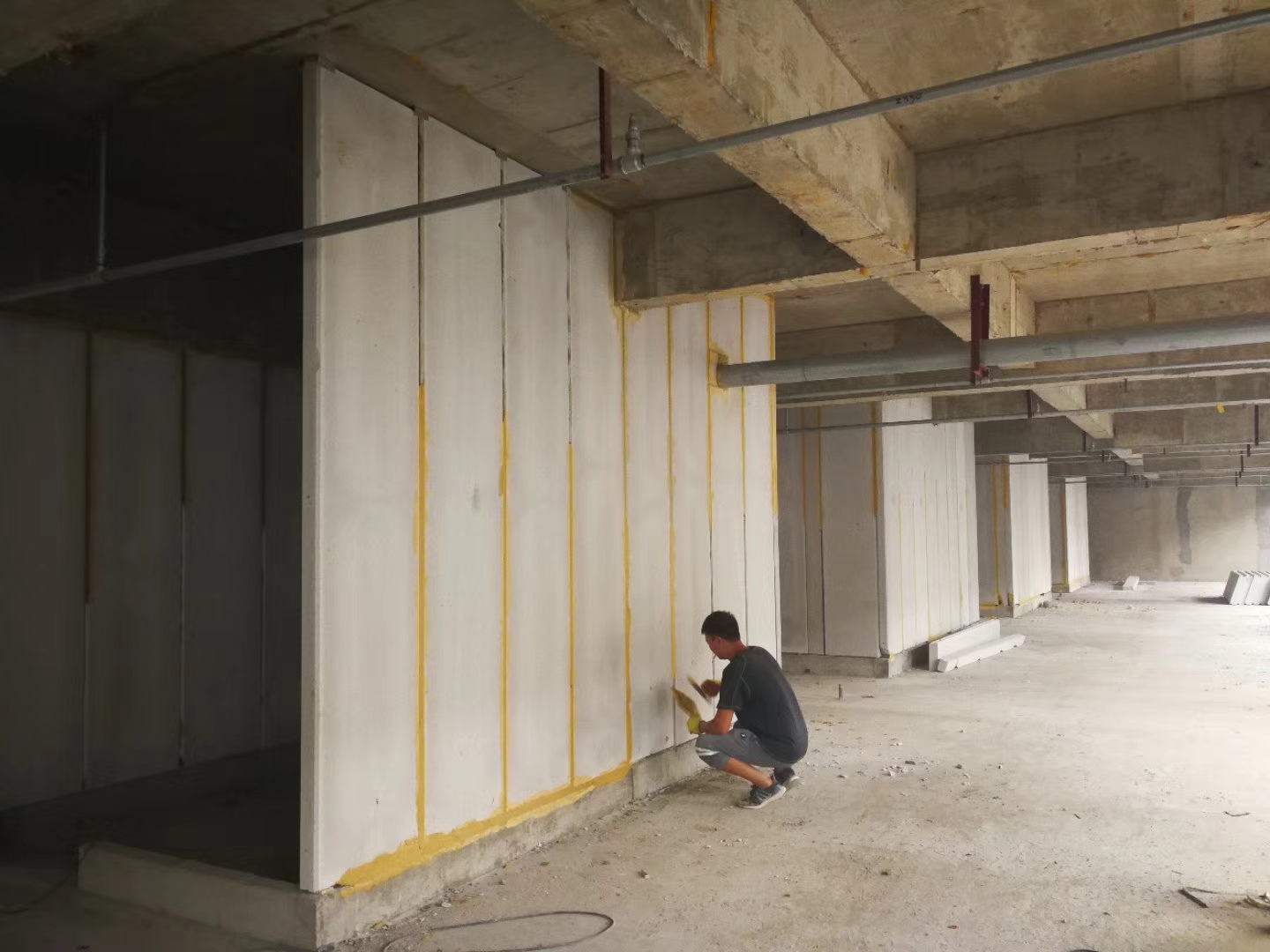 瓦房店无机发泡轻骨料混凝土隔墙板施工技术性能研究